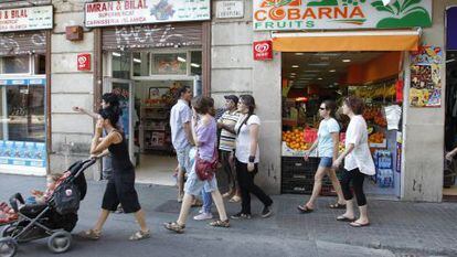 Comercios de la calle Hospital, en Ciutat Vella.