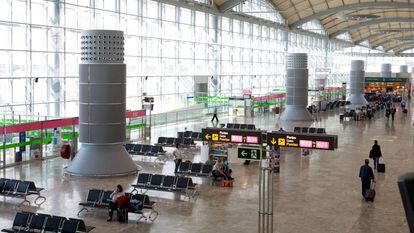 Áreas ha extendido sus servicios por aeropuertos. En la imagen, el de Alicante-Elche.