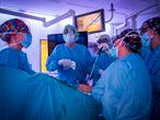 Barcelona, 20/07/2021. El doctor Antonio de Lacy y su equipo trabajan en una intervencion quirurgica de cancer de recto en el Hospital Clinic de Barcelona. (Foto: JUAN BARBOSA)