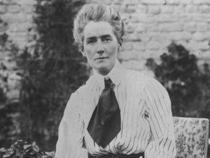 Edith Cavell (1865 - 1915) enfermera británica condenada a muerte y ejecutada por un pelotón de fusilamiento alemán.