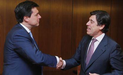 El consejero de Sacyr, Manuel Marique (derecha), y el presidente ejecutivo de Merlín Properties, Ismael Clemente