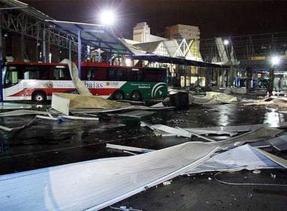 La estación de autobuses de Málaga ha sufrido el azote del tornado esta noche