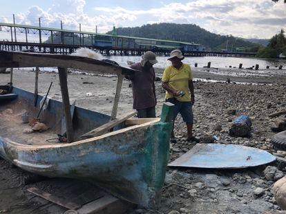 Pescadores en el puerto de Puntarenas, en el Pacífico costarricense.