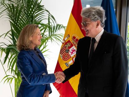 La vicepresidenta primera del Gobierno y ministra de Economía, Nadia Calviño durante su encuentro con el Comisario europeo de Mercado Interior, Thierry Breton en la sede del Ministerio de Economía. 