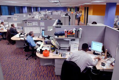 Empleados durante su jornada laboral.