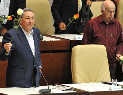 Severo mensaje del presidente cubano en la Asamblea Nacional cubana: "O rectificamos o ya se acaba el tiempo de seguir bordeando el precipicio, nos hundimos, y hundiremos (...) el esfuerzo de generaciones enteras".