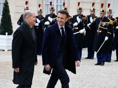 El canciller alemán, Olaf Scholz, y el presidente francés, Emmanuel Macron, el día 22 en París durante las celebraciones del 60º aniversario del Tratado del Elíseo.