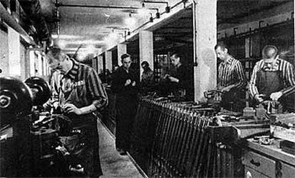 Fábrica de armamento nazi en el campo de concentración de Dachau (Alemania), durante la II Guerra Mundial.