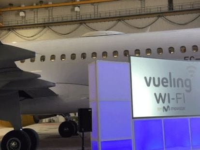 Vueling y Telefónica presentan el primer avión con conexión WiFi de alta velocidad