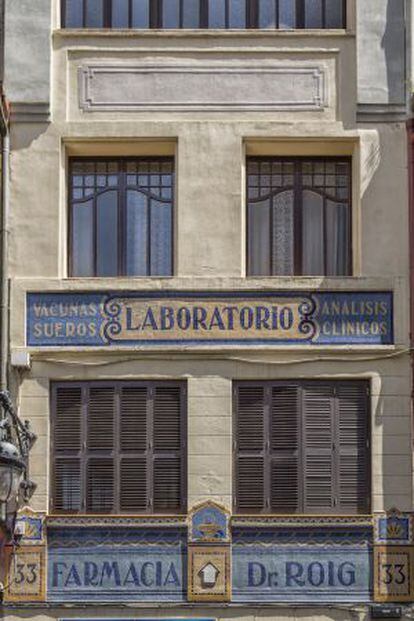 Farmacia Dr. roig, en la calle Sant Pau.