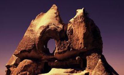 Una roca horadada en Uchisar.