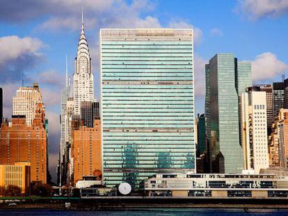 La sede de las Naciones Unidas y el Chrysler Building junto a otros rascacielos de Manhattan, en Nueva York.