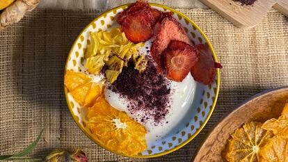 Yogur con frutas deshidratadas de la empresa Natursnacks.