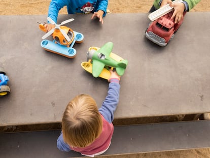Aspectos logísticos, como los horarios o la cercanía al hogar, son otros aspectos determinantes para elegir centro escolar.
