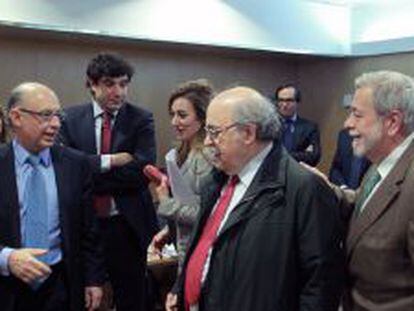 El ministro de Hacienda, Crist&oacute;bal Montoro, a su entrada al Consejo de Pol&iacute;tica Fiscal y Financiera celebrado hoy en Madrid.