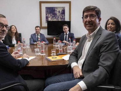 Reunión de delegaciones de PP y Ciudadanos para negociar el acuerdo andaluz. 