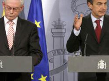 El jefe del Gobierno, José Luis Rodríguez Zapatero, y los presidentes del Consejo Europeo, Herman Van Rompuy, y de la Comisión Europea, José Manuel Durao Barroso.