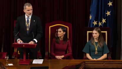 El Rey Felipe VI interviene durante la sesión de apertura de las Cortes Generales de la XV Legislatura, en el Congreso, este miércoles, en Madrid (España).