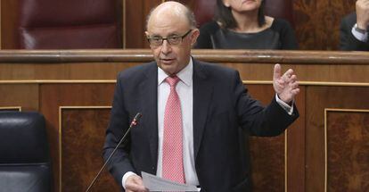 Cristóbal Montoro, ministro de Hacienda, en el Congreso.