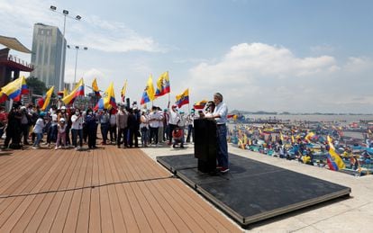 El candidato Guillermo Lasso cierra su campaña con una caravana acuática en Guayaquil, el jueves 8 de abril de 2021.