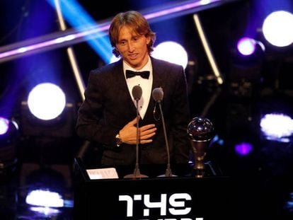 Modric recibe el premio The Best 2018.