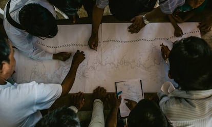 Nación Wampís haciendo mapeo de territorio en Perú.