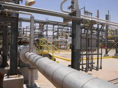 Tuberías de dióxido de carbono en la planta de recuperación de gas natural licuado de Haiwyah (Arabia Saudí).