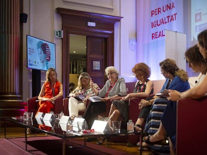 De Izda. a Dcha: Marlene  Estevez Sanz, Cristina Sanchez, Soledad Gallego -Diaz, Gloria Fernandez-Lomana Garcia, Isona Pasola, Isabel Garcia-Zarza Martinezy Carmen Perez Andujar, durante el foro Women Business & Justice