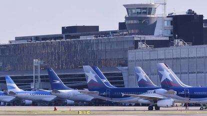 Aviones de Aerolíneas Argentinas en el aeropuerto Jorge Newbery de Buenos Aires.