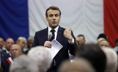 El presidente Macron durante una reunión del 'gran debate'