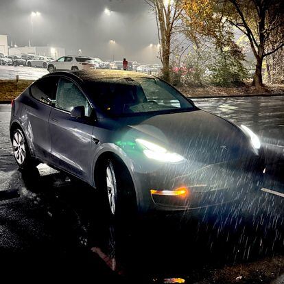 Un conductor sufre un infarto al volante y su Tesla le salva la vida