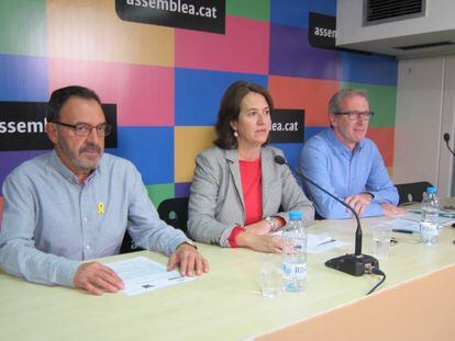 Los miembros de la ANC J.Vilella, E. Paluzie y D. Fernández durante la presentación de la campaña, en 2018.