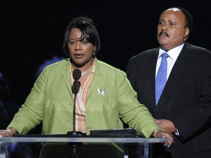 Bernice King y su hermano Martin Luther King III, en 2009, cuando a&uacute;n manten&iacute;an una buena relaci&oacute;n.