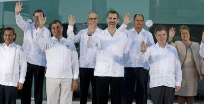El Rey Felipe VI acompañado por los presidentes de Perú, Ecuador, Colombia, Costa Rica, Chile, Andorra y España.
