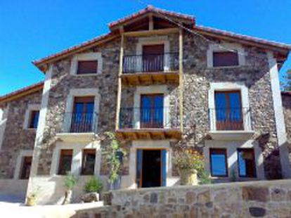 La casa rural de Monasterio de la Sierra, cuya construcci&oacute;n ha convertido a este pueblo en el m&aacute;s endeudado per c&aacute;pita de Espa&ntilde;a.