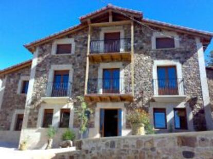 La casa rural de Monasterio de la Sierra, cuya construcción ha convertido a este pueblo en el más endeudado per cápita de España.