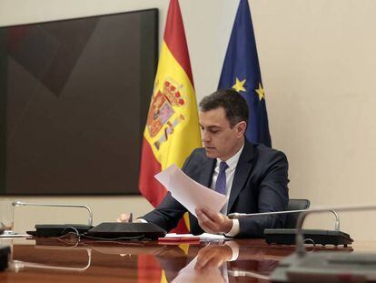 El presidente del Gobierno, Pedro Sánchez, durante la conferencia de este domingo con los líderes autonómicos.