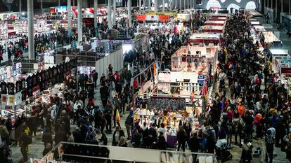 Uno de los pabellones en el primer día de la 28ª edición del Salón del Manga celebrado en la Fira de Gran Via (Hospitalet) por primera vez.