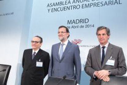 Javier Moll, Mariano Rajoy y Jos&eacute; Manuel Entrecanales, en la inauguraci&oacute;n de la Asamblea del IEF.