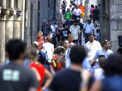 Turistas en las proximidades de la Catedral.