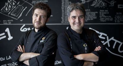 Los cocineros Gerard Bellver y Mikel Alonso. 