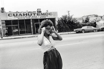 'Cristina tomando fotos' (White Fence, Los Ángeles, 1986).