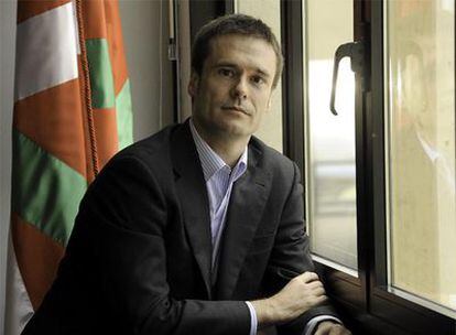 Javier Berasategi en la sede del Tribunal Vasco de la Competencia, antes de la entrevista.
