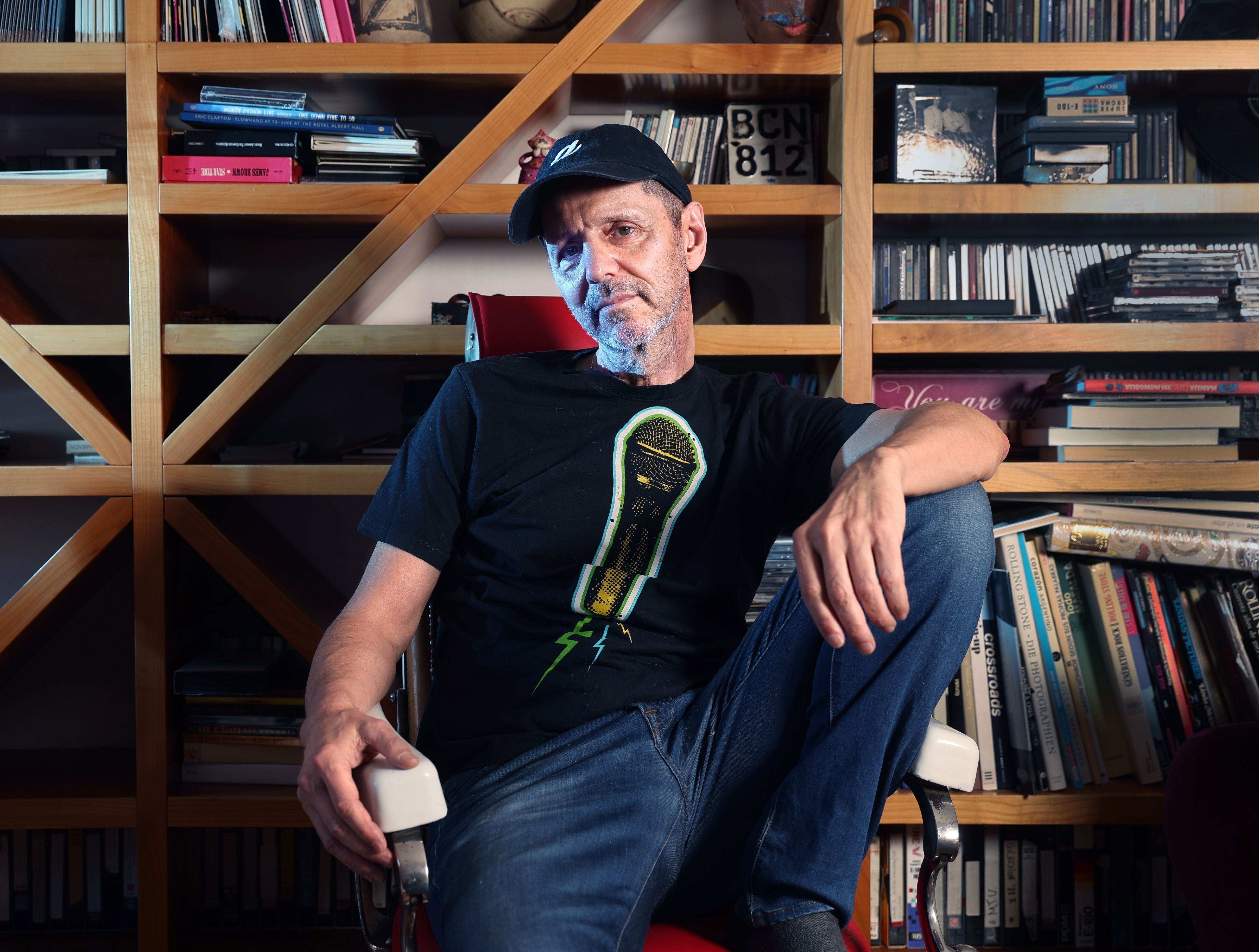 Alejo Stivel: “Ya no hacen falta dictaduras. Con el poder de los medios se convence a la gente de que vote a sus verdugos”