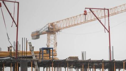 Imagen de viviendas en construcción en Santiago de Compostela.