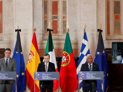 El presidente del Gobierno, Pedro Sánchez; el primer ministro italiano, Mario Draghi; el primer ministro de Portugal, Antonio Costa y el primer ministro deGrecia, Kyriakos Mitsotakis este viernes en Roma.