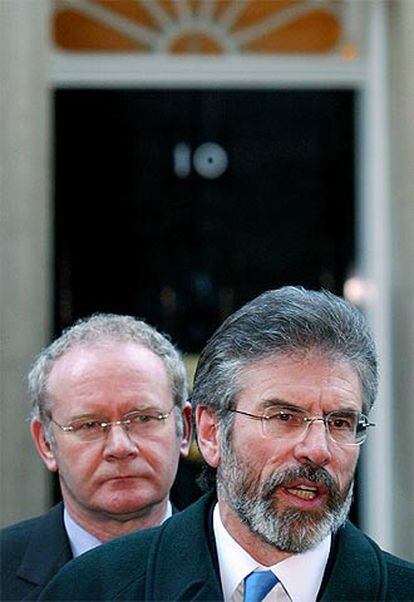 El presidente del Sinn Fein, Gerry Adams, ayer en el 10 de Downing Street.