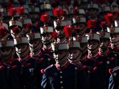 Miembros de la Guardia Real hoy en Madrid.