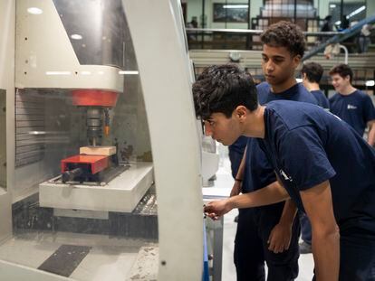 Alumnos de FP del instituto Escola del Treball en Barcelona.