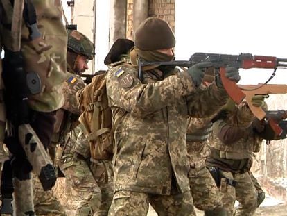 Vídeo | Los voluntarios que defenderán Ucrania: así funcionan las Brigadas de Defensa Territorial 